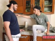 Deja esperando a su novia para follarse a un hombre