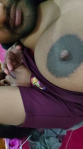 Desi bhabhi aaur desi man boobs suck videos Hindi full xxx.