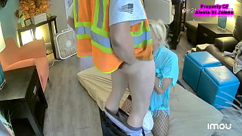 SLUTTY BITCH LETS CONSTRUCTION WORKER FUCK HER