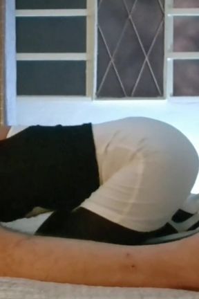 MILF with a Gorgeous Body Gives a Blowjob and Cums in Her Mouth