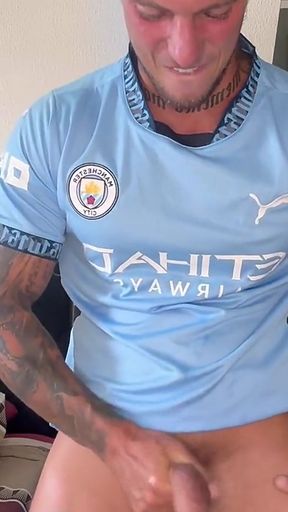 Football Player Huge Cumshoot!