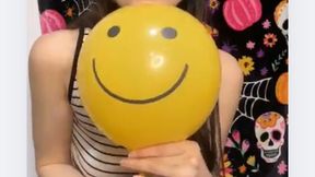 Empress Scarlett gets silly with balloons (no pop)