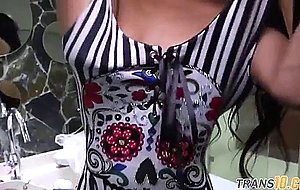 Tranny babe gets filmed behind the scenes