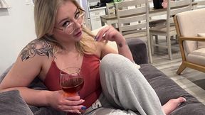 Mom's best friend seduced me while we were home alone and I tasted her sweet pussy