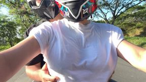 picking up my favorite DIDI client without a bra, I convince him to fuck!