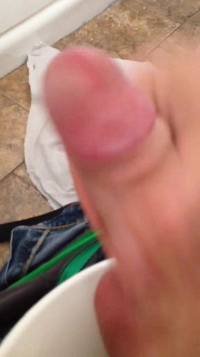 Jacking on the toilet
