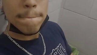 Clip tự quay công khai của những cô gái đồng tính tuổi teen nghiệp dư, bị hiếp dâm qua đường hậu môn với dương vật to.