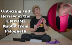 Amateur babe tries new sex toy in vibrator review