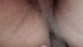 Hardcore-Selbstgemachtes Video von jungen Amateuren beim Analfick