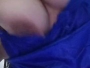 Madura cachonda  tetona juego con mis enormes tetas y me masturbo para ti quiero follame