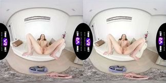 TmwVRnet Bonnie Dolce Playful babe undresses to cool down