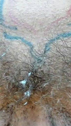 Semen Extra Lechosa Saliendo En 4 Patas