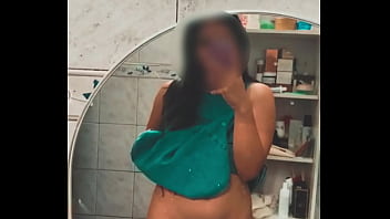 &mu_e calienta ver mi cuerpo en el espejo