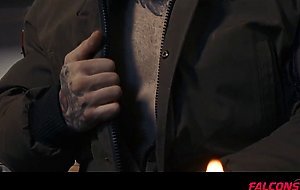 Benjamin fucked bareback Tonys shaved hole