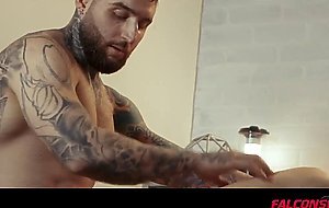 Benjamin fucked bareback Tonys shaved hole