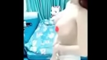 สาวหุ่นดีนมสวยถอดโชว์เสียดายไม่เห็นจุก