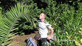 dimitri baise par le beau apolo adrii en exhib dans un jardin public