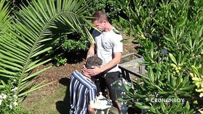 dimitri baise par le beau apolo adrii en exhib dans un jardin public