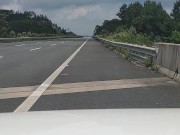 白天在马路上露出