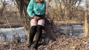 Mom-in-law enjoys fulfilling her desires in the open