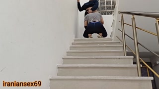 جدیدترین سکس ایرانی با خانم کمالی زن شوهردار همسایه تو راه پله ساختمان ( داستانی مکالمه فارسی)