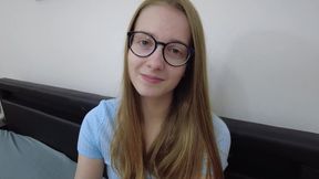 188-4 Babe fucks for cumshot