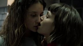Money Heist S1 Ep8 - Kiss between Mar&iacute_a Pedraza &Uacute_rsula Corbero