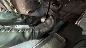 Dalilah wants to go out with her nephew, but the Fiat is malfunctioning.