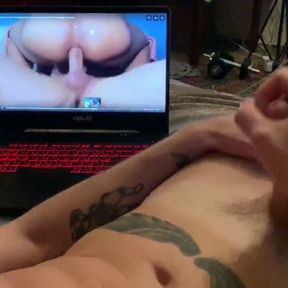 Guy jerks off to gay porn before bed