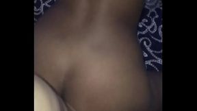 Culiando a una negrita rica