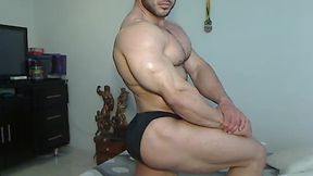 Alejandro Muscles Private Show