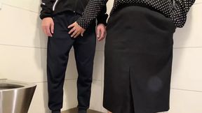 Mature milf made me cum in the restaurant toilet