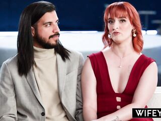 WIFEY Married mother I'd like to fuck Queen Mirage Takes A Giant BBC Whilst Hubby Cheers On