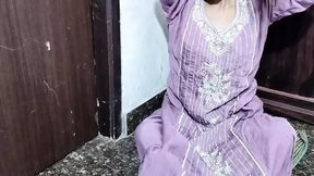 Village girl ka bathroom MMS bna kar viral kar diya