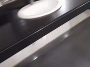 Mi polla enorme en el baño público