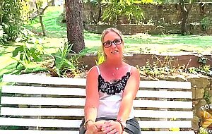 Marie, la milf blonde la plus coquine
