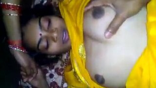 Indian guy penetrates GF's unshaved peach at home