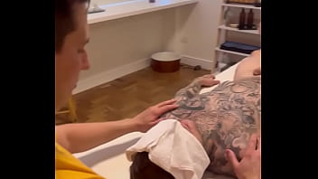 Tento a primeira experi&ecirc_ncia com massagem t&acirc_ntrica