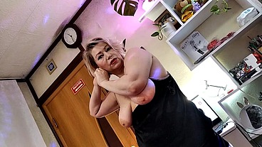 Crazy sexy granny: cunni, blowjob, closeup dogging... )) (long version)