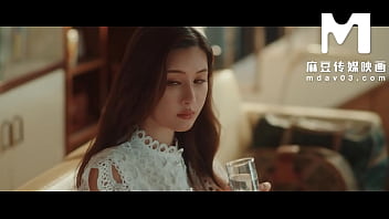 Young Asian wife Bai Jie gives a deepthroat blowjob
