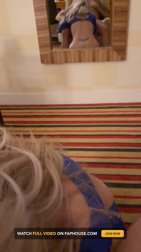 Sucking Cock in My Hotel Room