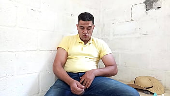 YURI GA&Uacute_CHO - AGROBOY SUPER DOTADO ESGUICHANDO PORRA DA PICA GROSSA - URSO BRASILEIRO GOZANDO FORTE