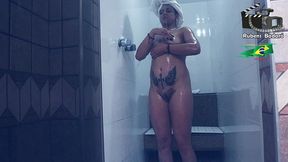 mulher morena sarada de academia evy kethlyn toma banho no banheiro do rubens badaro.