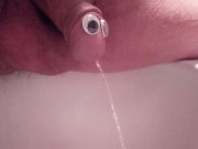 Bizzarre pissing. This Dick has got big  eyes!!!