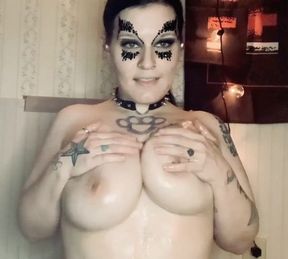 Oiling up my big tits