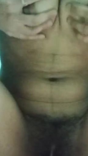 Must-share moment from &quot;Desi girl presses her kuche dabate hui pakdi&quot;