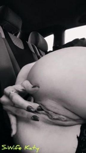 I jerked off my pussy right in the parking lot in the car - (from the first person)
