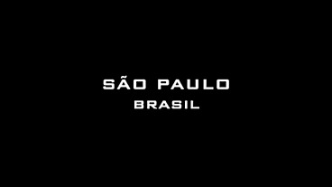 Soraya Carioca faz tatuagem e paga com o cuvisa
