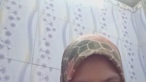 Toothbrushing indonisiand lady