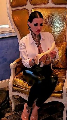 Miss Alessa Milano Crushing Feeding Foot Shoe Cleaning Faceshlapping